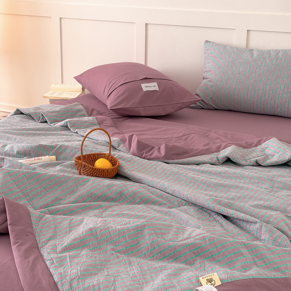 91家纺网 家纺一手货源 找家纺 玖弘家居 2026新款凉感亲肤羽丝棉夏被 粉紫条