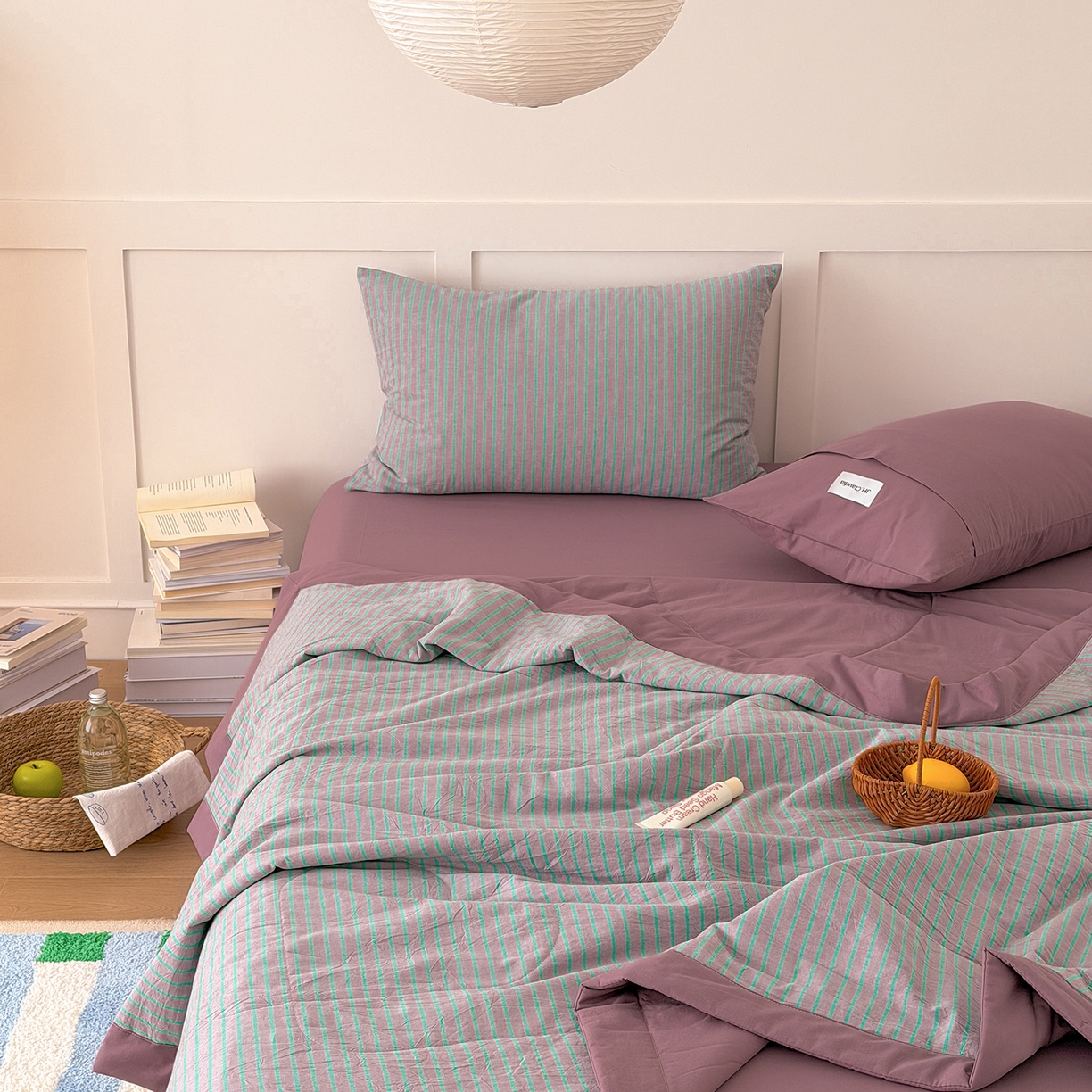 91家纺网 家纺一手货源 找家纺 玖弘家居 2026新款凉感亲肤羽丝棉夏被 粉紫条