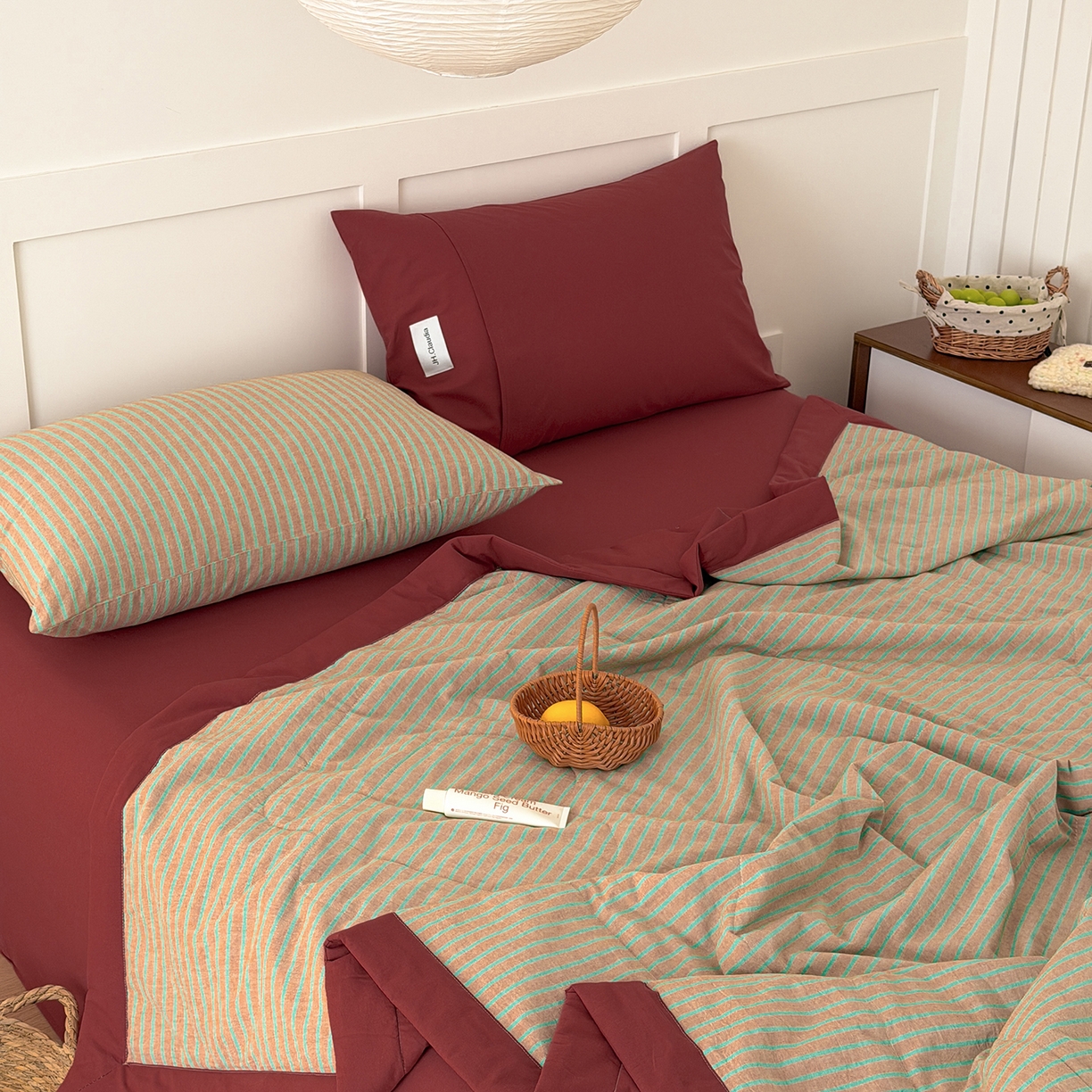 91家纺网 家纺一手货源 找家纺 玖弘家居 2026新款凉感亲肤羽丝棉夏被 桔红条