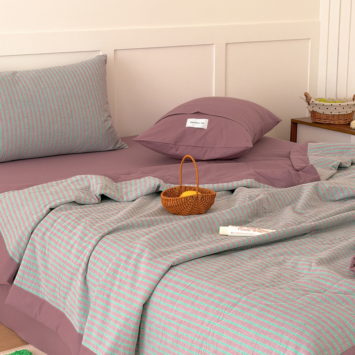 91家纺网 家纺一手货源 找家纺 玖弘家居 2026新款凉感亲肤羽丝棉夏被 粉紫条