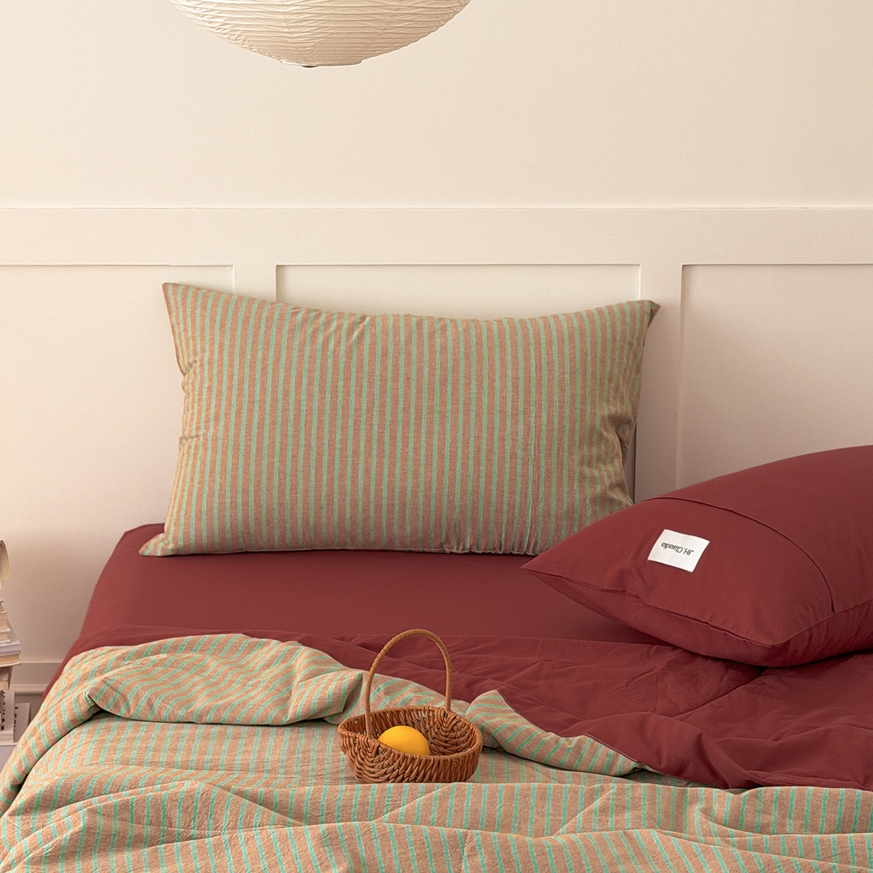 91家纺网 家纺一手货源 找家纺 玖弘家居 2026新款凉感亲肤羽丝棉夏被 桔红条