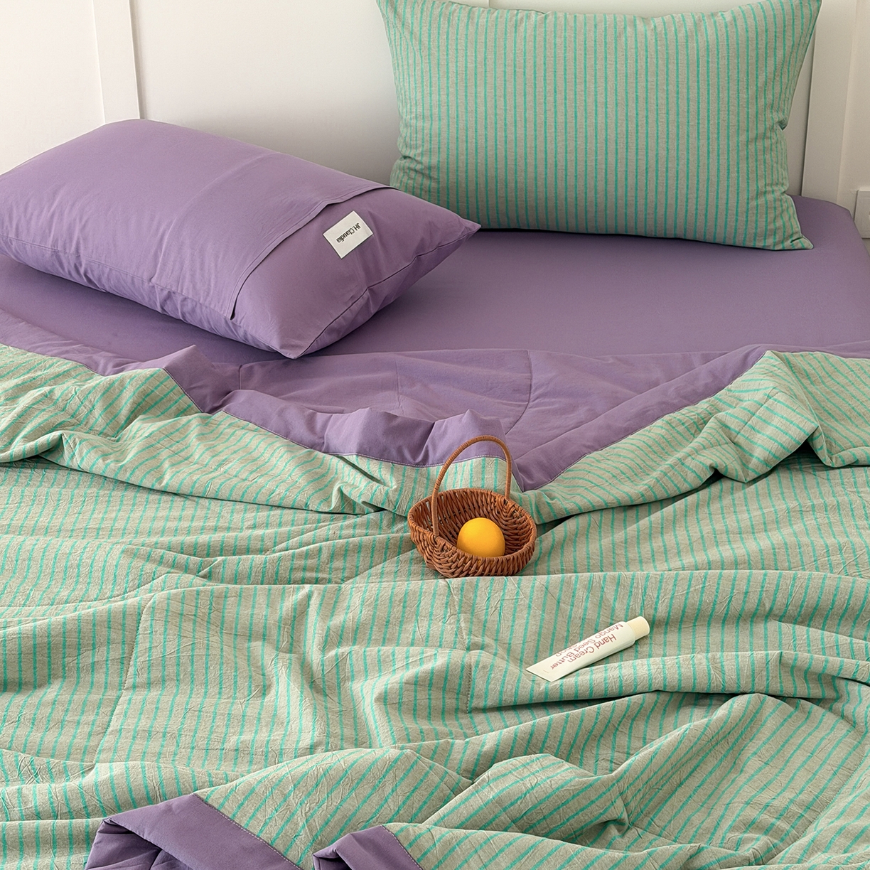 91家纺网 家纺一手货源 找家纺 玖弘家居 2026新款凉感亲肤羽丝棉夏被 绿紫条