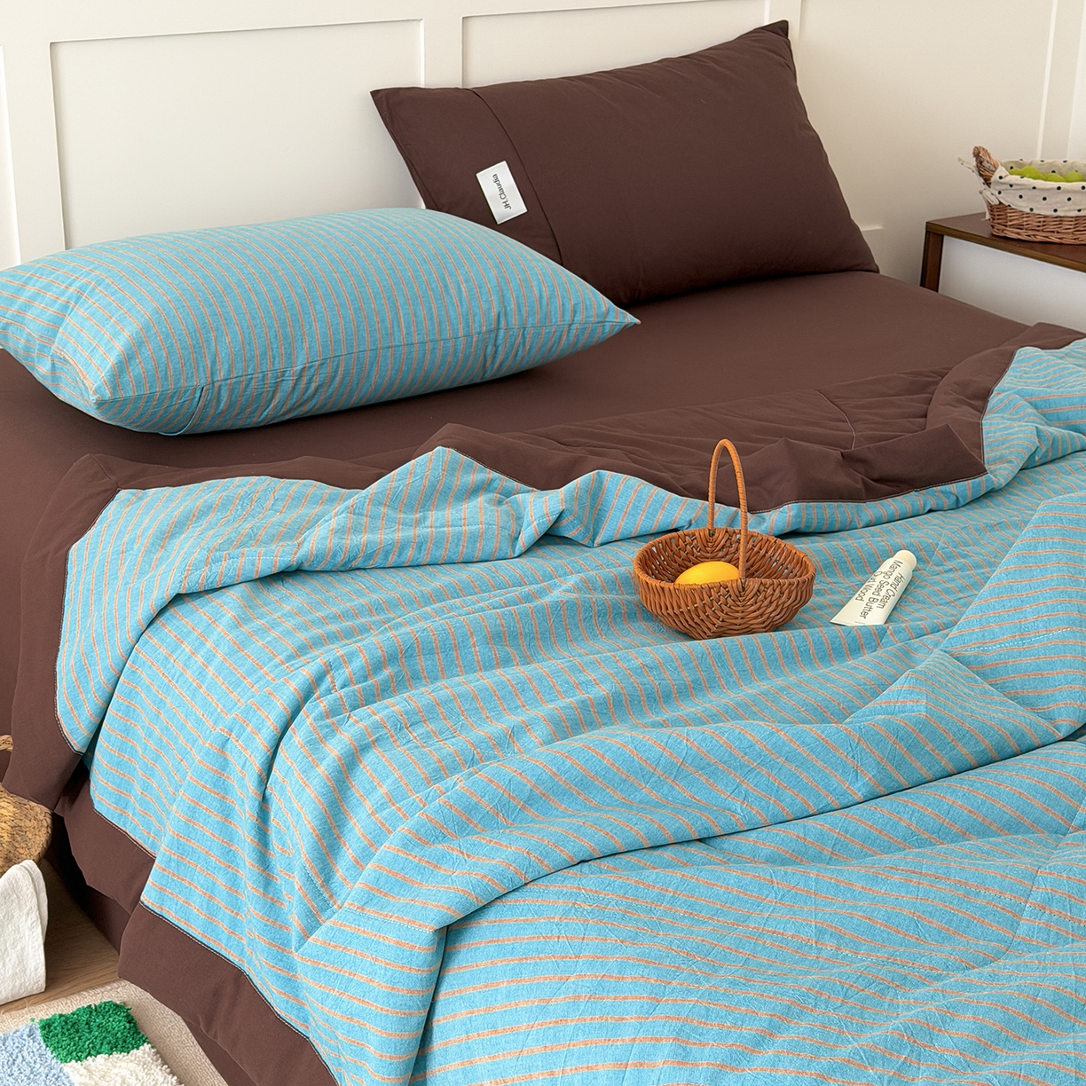 91家纺网 家纺一手货源 找家纺 玖弘家居 2026新款凉感亲肤羽丝棉夏被 蓝咖条