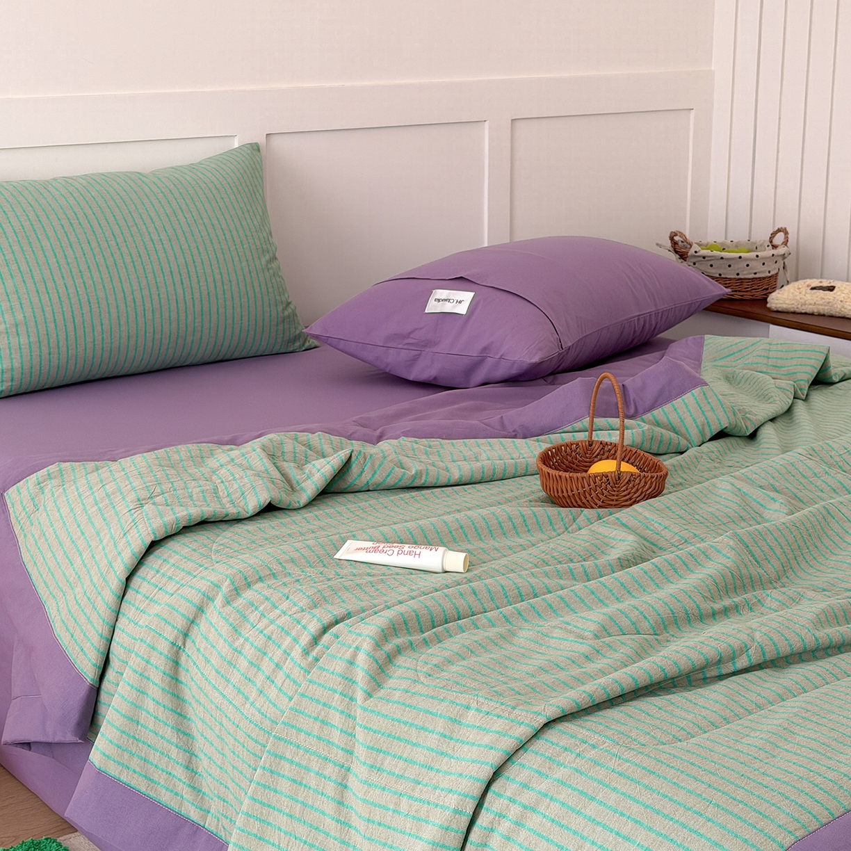 91家纺网 家纺一手货源 找家纺 玖弘家居 2026新款凉感亲肤羽丝棉夏被 绿紫条