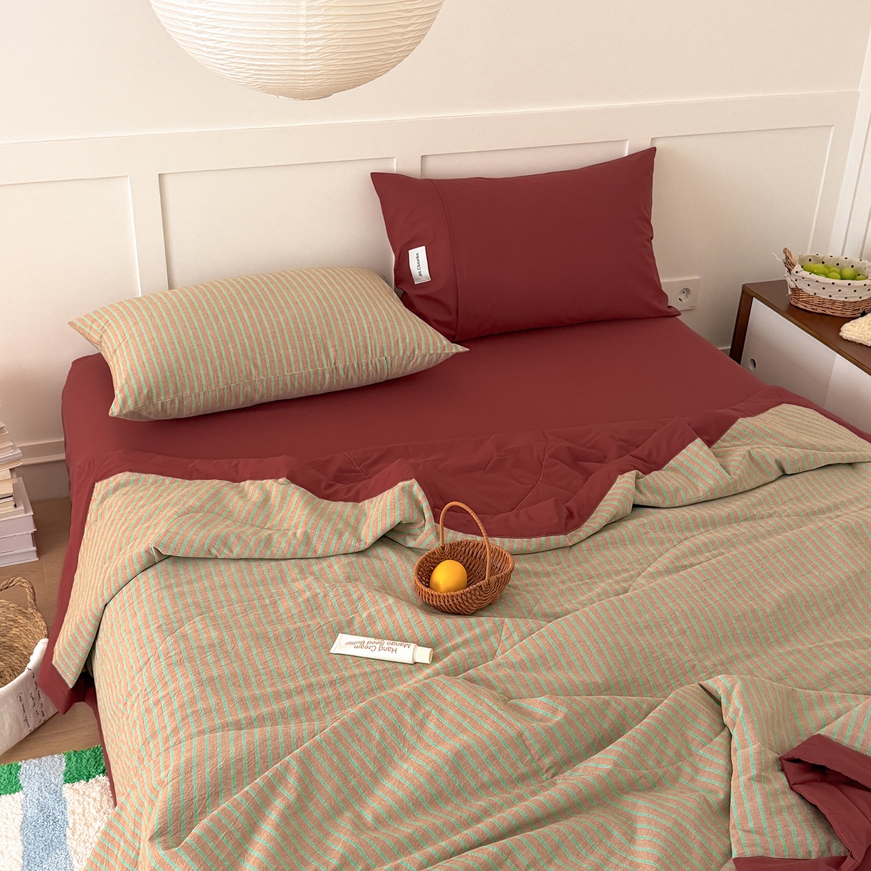 91家纺网 家纺一手货源 找家纺 玖弘家居 2026新款凉感亲肤羽丝棉夏被 桔红条