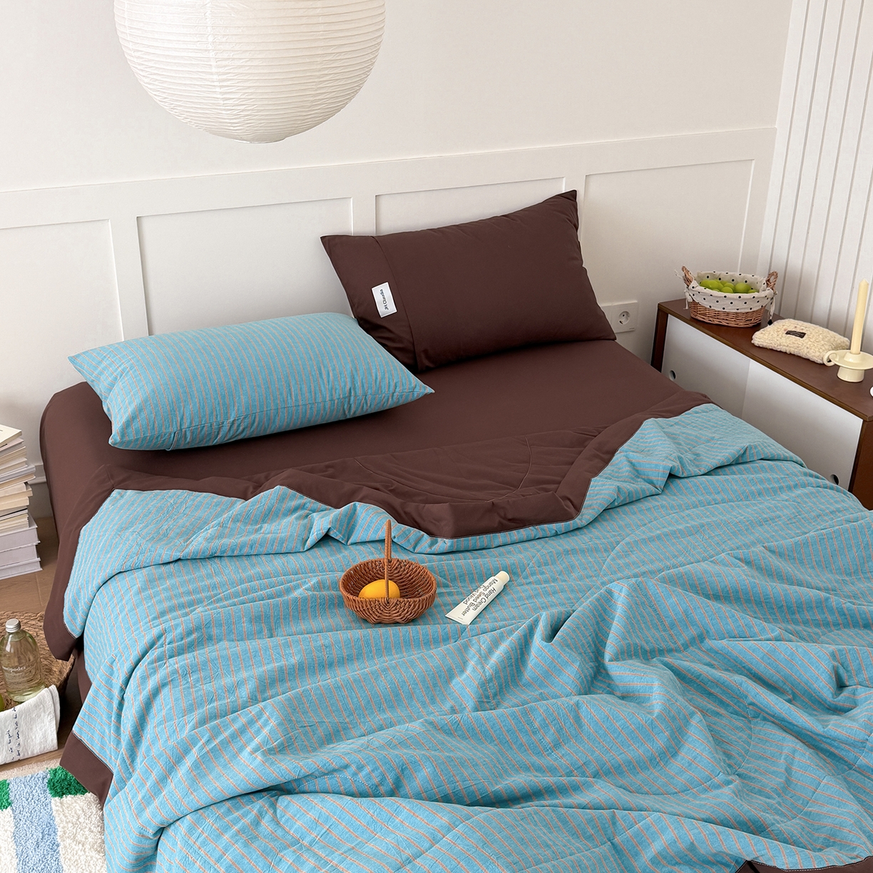 91家纺网 家纺一手货源 找家纺 玖弘家居 2026新款凉感亲肤羽丝棉夏被 蓝咖条