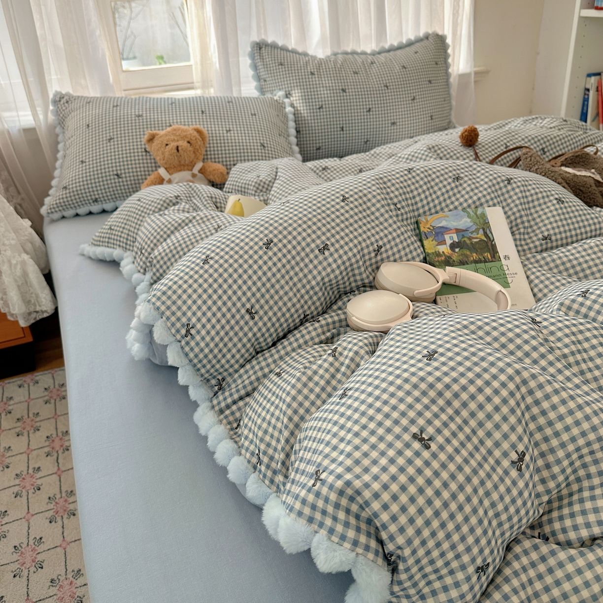 91家纺网 家纺一手货源 找家纺 Sweet dreams甜梦 2026春夏新款全棉纯棉双层纱毛球款四件套 千颂伊蓝