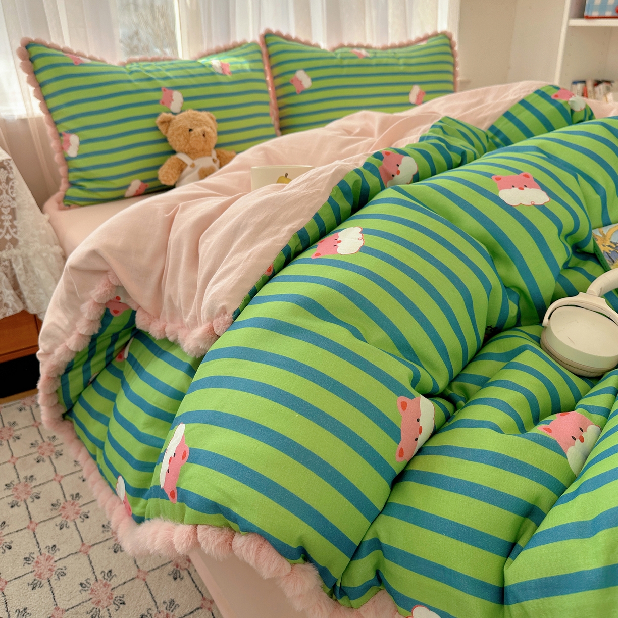 91家纺网 家纺一手货源 找家纺 Sweet dreams甜梦 2026春夏新款全棉纯棉双层纱毛球款四件套 条纹小狗仔