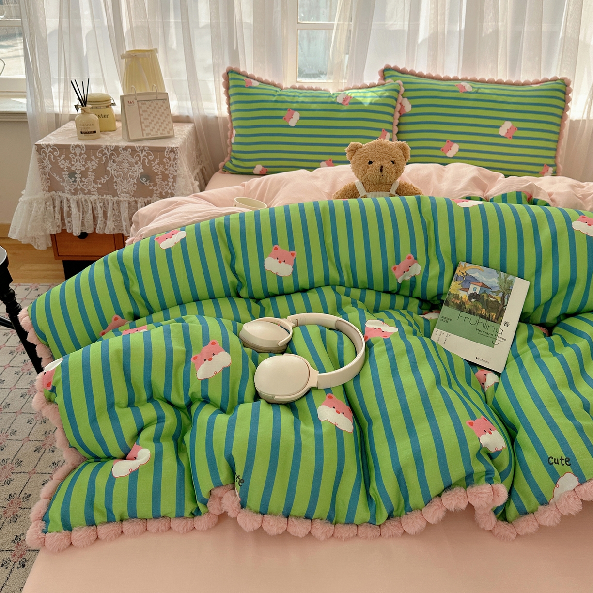 91家纺网 家纺一手货源 找家纺 Sweet dreams甜梦 2026春夏新款全棉纯棉双层纱毛球款四件套 条纹小狗仔