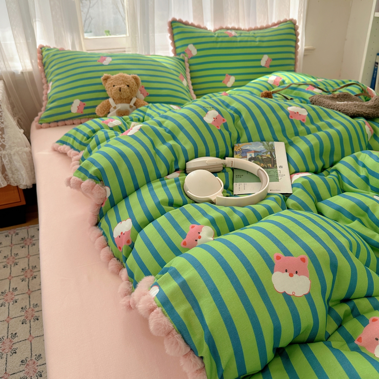 91家纺网 家纺一手货源 找家纺 Sweet dreams甜梦 2026春夏新款全棉纯棉双层纱毛球款四件套 条纹小狗仔