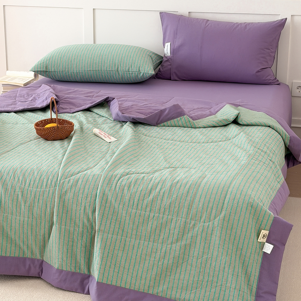 91家纺网 家纺一手货源 找家纺 玖弘家居 2026新款凉感亲肤羽丝棉夏被 绿紫条