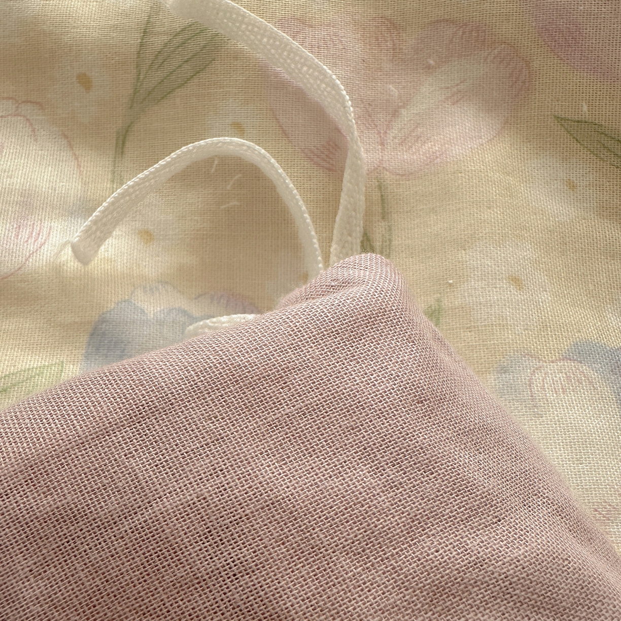 91家纺网 家纺一手货源 找家纺 Sweet dreams甜梦 2026春夏新款全棉纯棉双层纱毛球款四件套 郁金花海