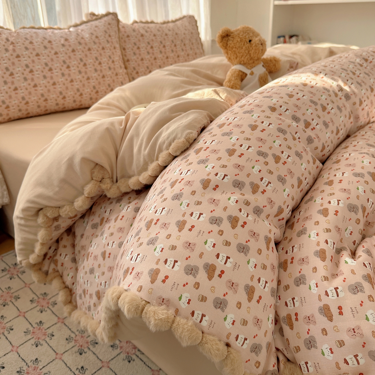 91家纺网 家纺一手货源 找家纺 Sweet dreams甜梦 2026春夏新款全棉纯棉双层纱毛球款四件套 朱古力小奶狗