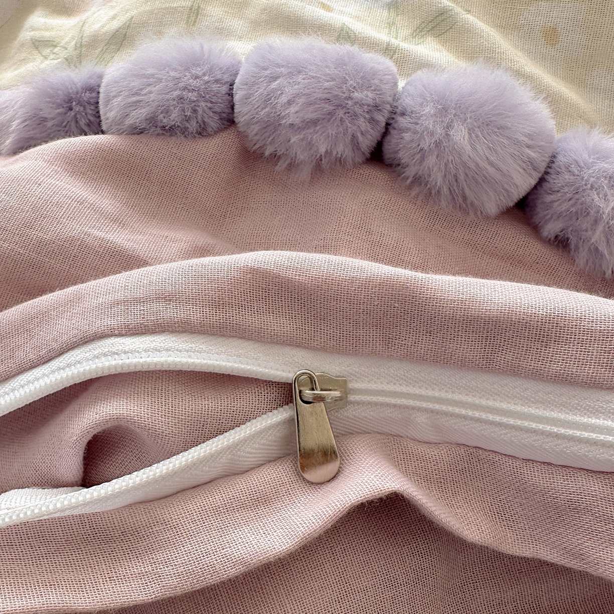 91家纺网 家纺一手货源 找家纺 Sweet dreams甜梦 2026春夏新款全棉纯棉双层纱毛球款四件套 郁金花海