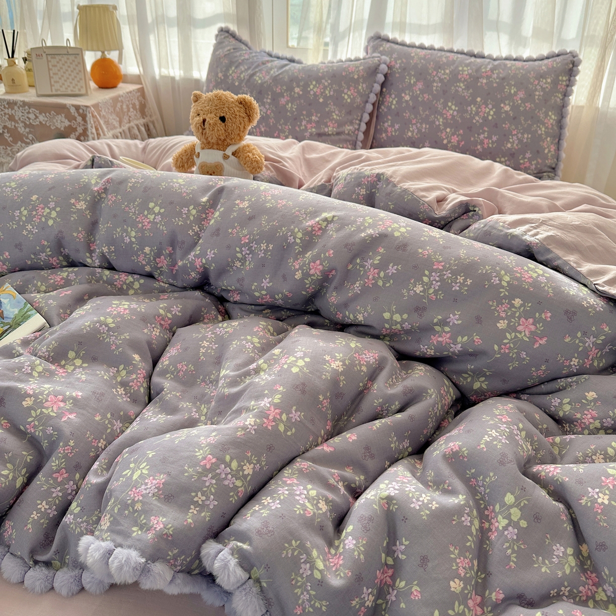 91家纺网 家纺一手货源 找家纺 Sweet dreams甜梦 2026春夏新款全棉纯棉双层纱毛球款四件套 花梦时