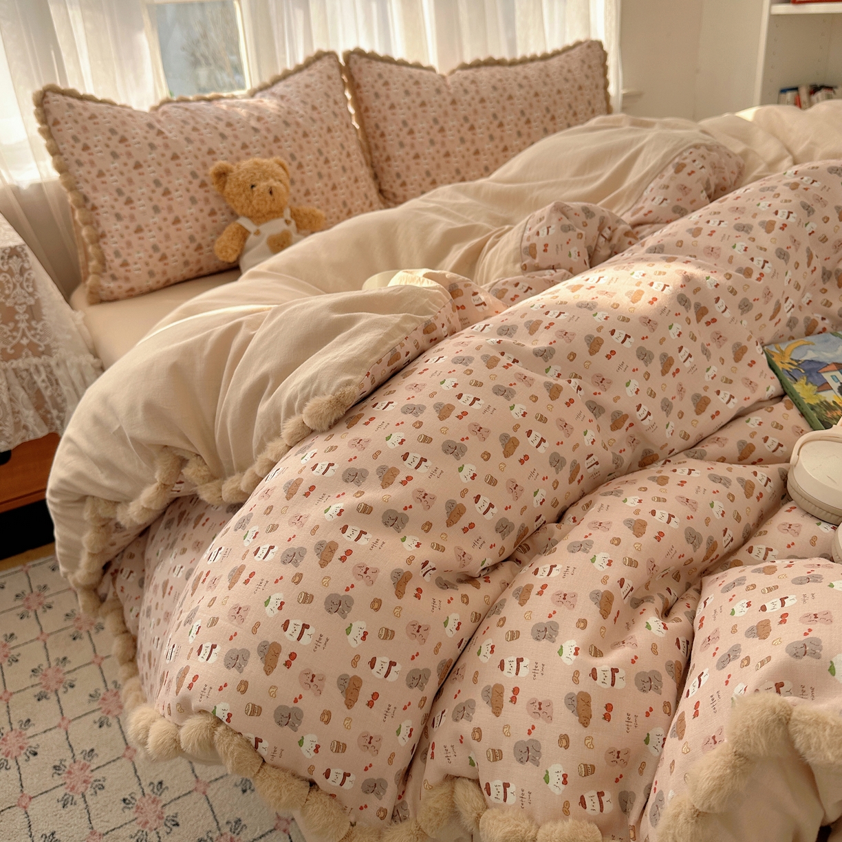 91家纺网 家纺一手货源 找家纺 Sweet dreams甜梦 2026春夏新款全棉纯棉双层纱毛球款四件套 朱古力小奶狗