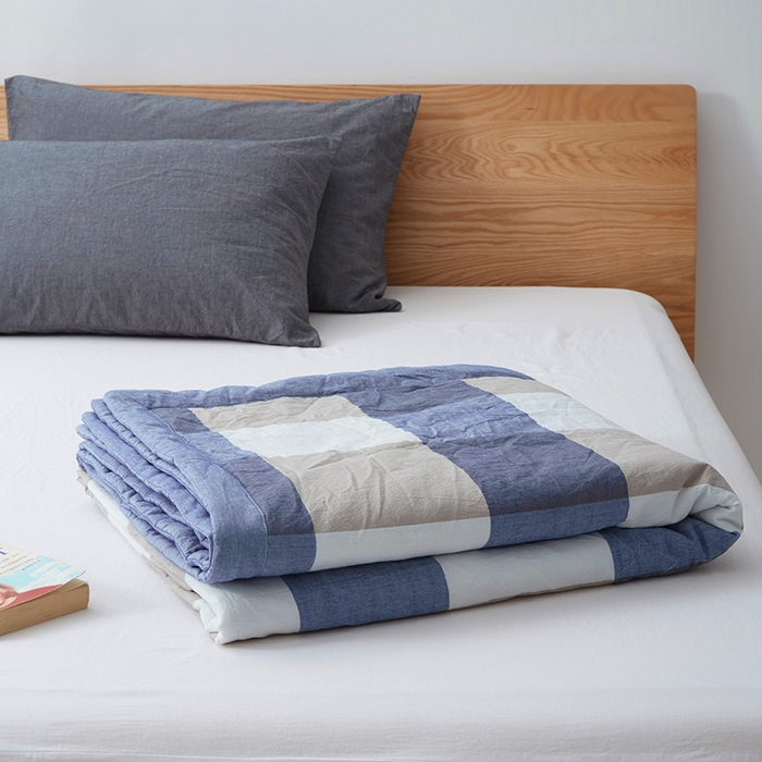 91家纺网 家纺一手货源 找家纺 玖弘家居 2026新款凉感亲肤羽丝棉夏被 蓝大格