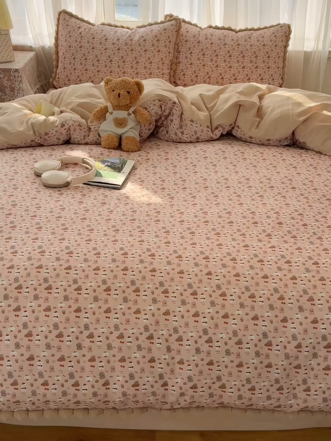 91家纺网 家纺一手货源 找家纺 Sweet dreams甜梦 2026春夏新款全棉纯棉双层纱毛球款四件套 朱古力小奶狗