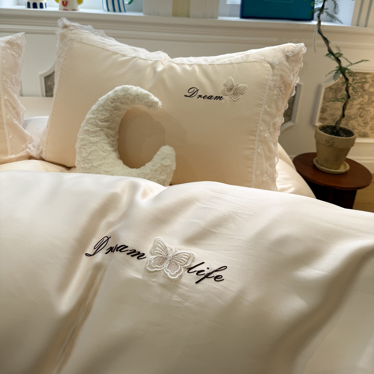 91家纺网 家纺一手货源 找家纺 繁花家居 2026春夏新款冰丝蝴蝶系列凉感蕾丝花边公主风四件套-浅夏 浅夏-香槟