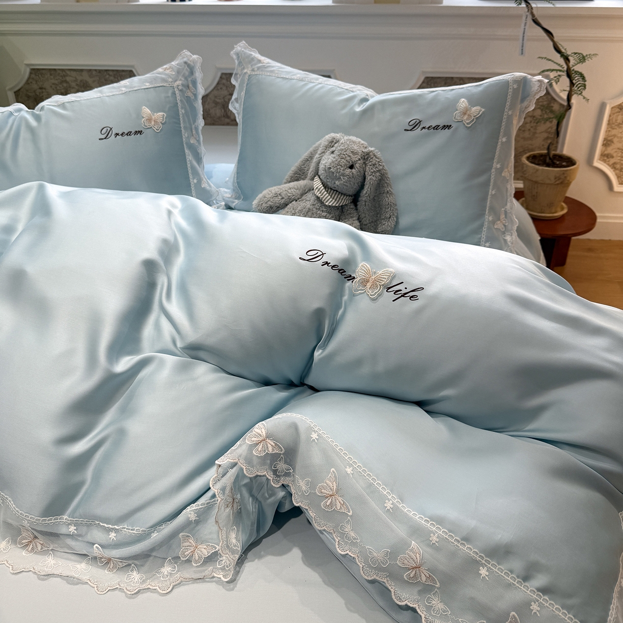 91家纺网 家纺一手货源 找家纺 繁花家居 2026春夏新款冰丝蝴蝶系列凉感蕾丝花边公主风四件套-浅夏 浅夏-蓝