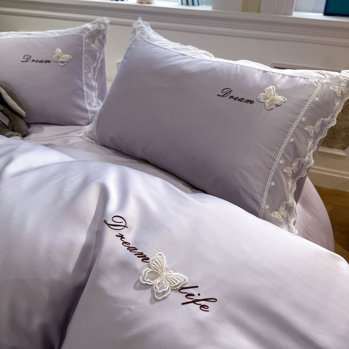 91家纺网 家纺一手货源 找家纺 繁花家居 2026春夏新款冰丝蝴蝶系列凉感蕾丝花边公主风四件套-浅夏 浅夏-紫