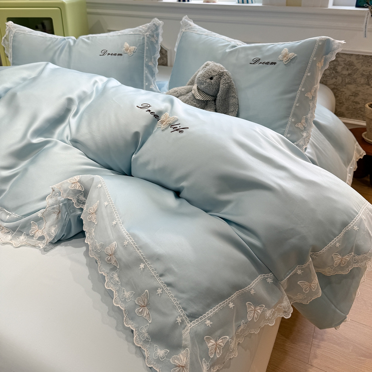 91家纺网 家纺一手货源 找家纺 繁花家居 2026春夏新款冰丝蝴蝶系列凉感蕾丝花边公主风四件套-浅夏 浅夏-蓝