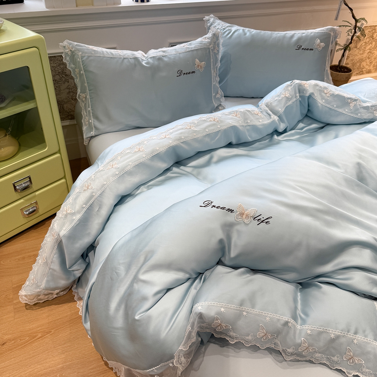 91家纺网 家纺一手货源 找家纺 繁花家居 2026春夏新款冰丝蝴蝶系列凉感蕾丝花边公主风四件套-浅夏 浅夏-蓝