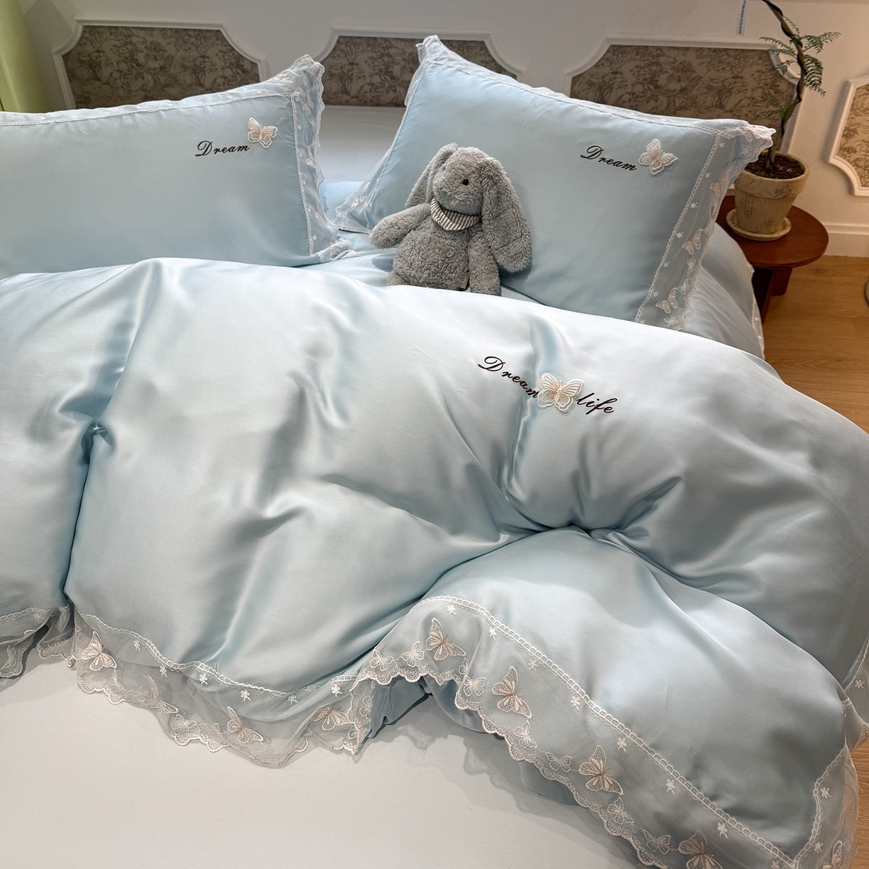 91家纺网 家纺一手货源 找家纺 繁花家居 2026春夏新款冰丝蝴蝶系列凉感蕾丝花边公主风四件套-浅夏 浅夏-蓝