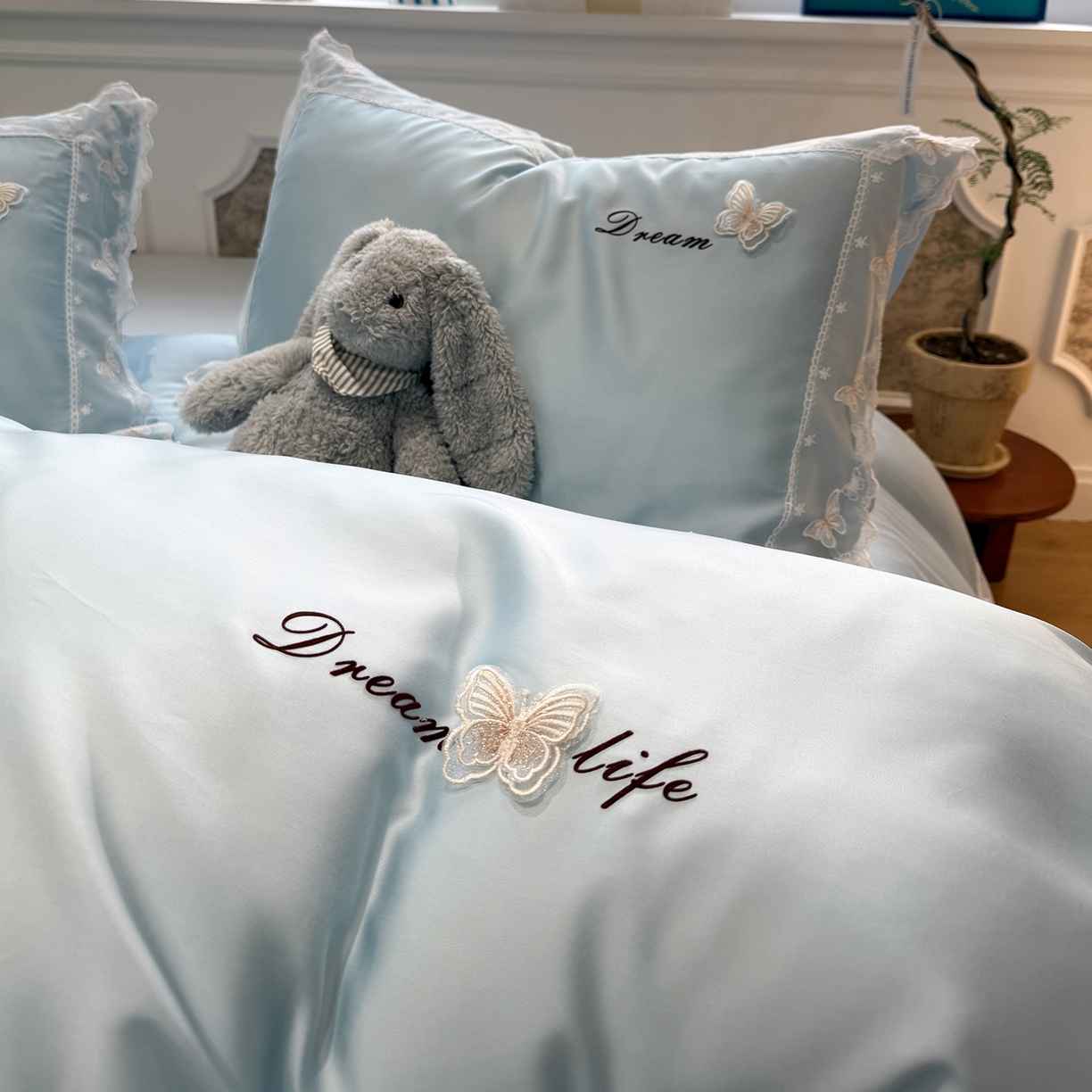 91家纺网 家纺一手货源 找家纺 繁花家居 2026春夏新款冰丝蝴蝶系列凉感蕾丝花边公主风四件套-浅夏 浅夏-蓝