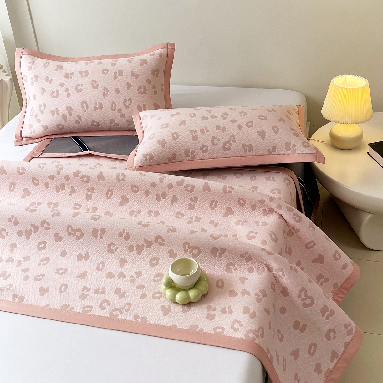 91家纺网 家纺一手货源 找家纺 莱米家纺 2026新款复合冰豆豆凉席席子凉席-豹纹 豹纹—蜜桃粉