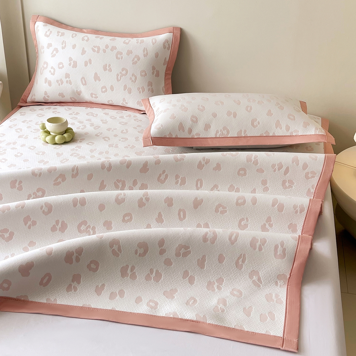 91家纺网 家纺一手货源 找家纺 莱米家纺 2026新款复合冰豆豆凉席席子凉席-豹纹 豹纹—浅粉