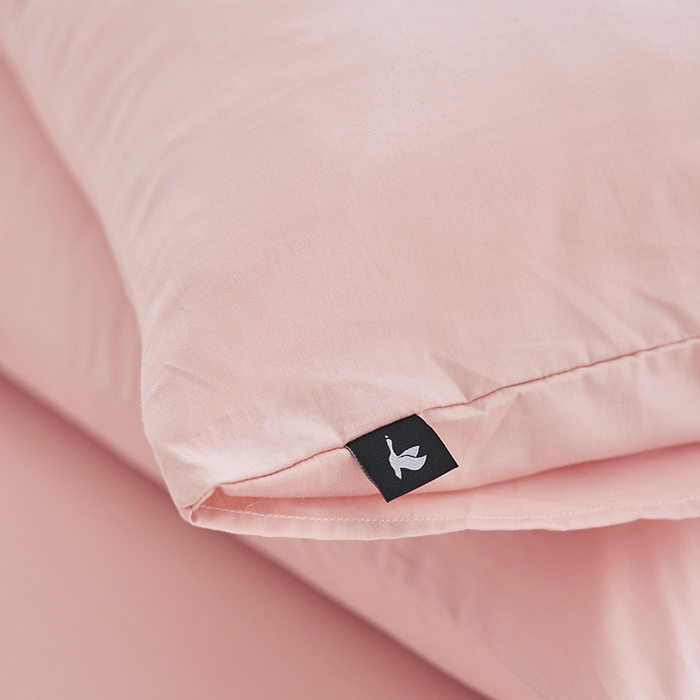 91家纺网 家纺一手货源 找家纺 2026新款A类40S全棉糯感大雁纹提花单品枕套 丽人粉