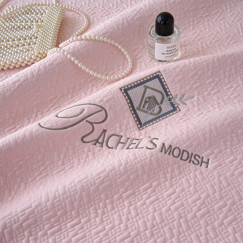 91家纺网 家纺一手货源 找家纺 莱家富 2026新款A类凉感冰豆豆席凉席三件套席子-床笠款 乐享生活-粉