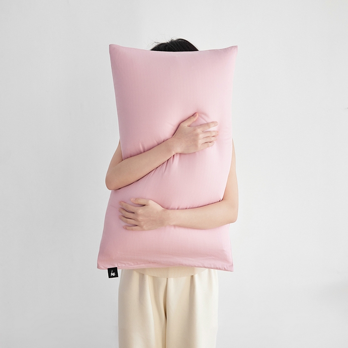 91家纺网 家纺一手货源 找家纺 2026新款A类40S全棉糯感大雁纹提花单品枕套 肉粉