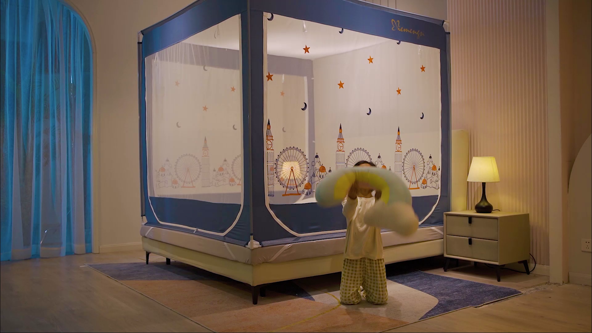 91家纺网 家纺一手货源 找家纺 飞轮海蚊帐 2026春夏新款卡通毛巾绣坐床蚊帐-Z79刺绣款 摩天轮