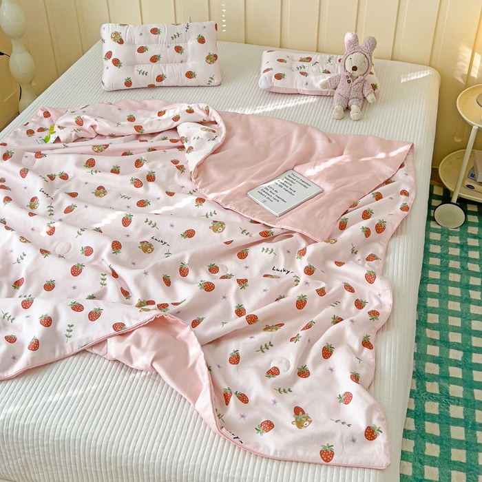 91家纺网 家纺一手货源 找家纺 十九色 2026春夏新款50莱赛尔卡通印花儿童夏被夏凉被空调被 甜心草莓