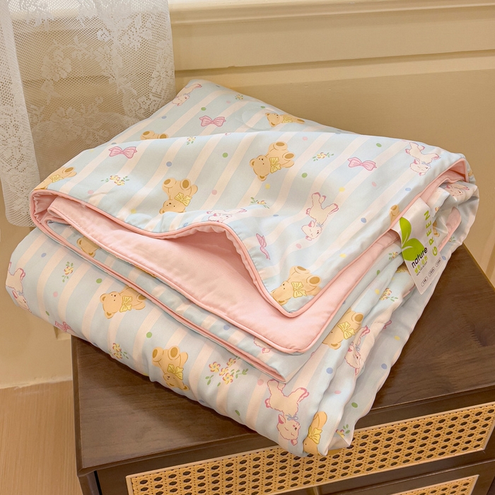 91家纺网 家纺一手货源 找家纺 十九色 2026春夏新款50莱赛尔卡通印花儿童夏被夏凉被空调被 领结熊