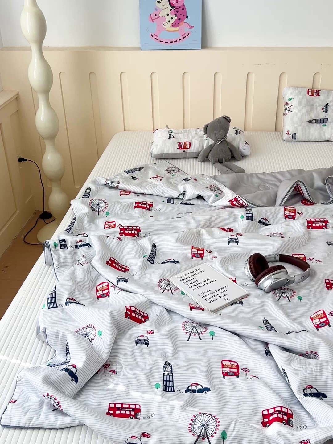 91家纺网 家纺一手货源 找家纺 十九色 2026春夏新款50莱赛尔卡通印花儿童夏被夏凉被空调被 伦敦巴士