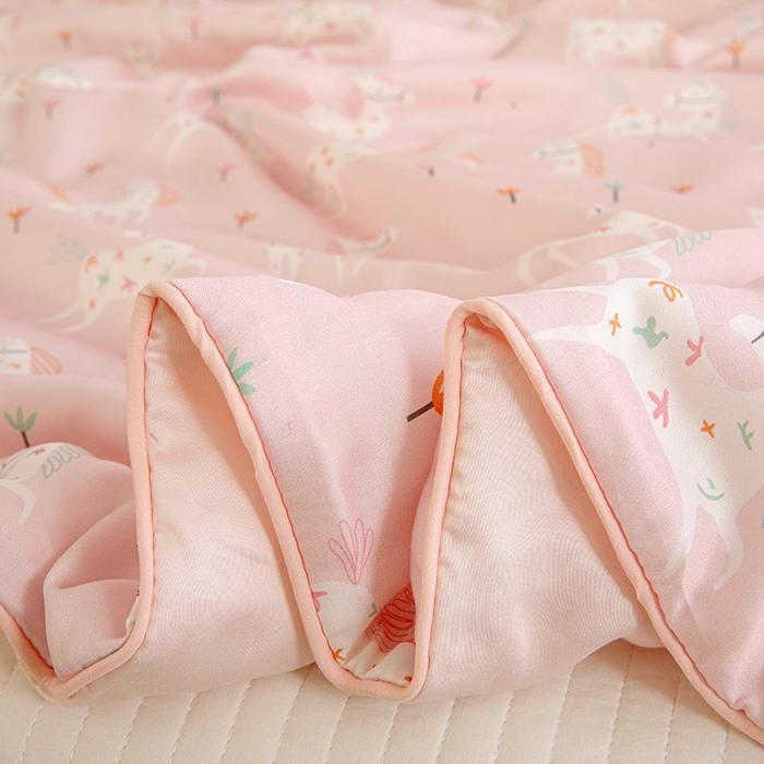 91家纺网 家纺一手货源 找家纺 十九色 2026春夏新款50莱赛尔卡通印花儿童夏被夏凉被空调被 星花小马