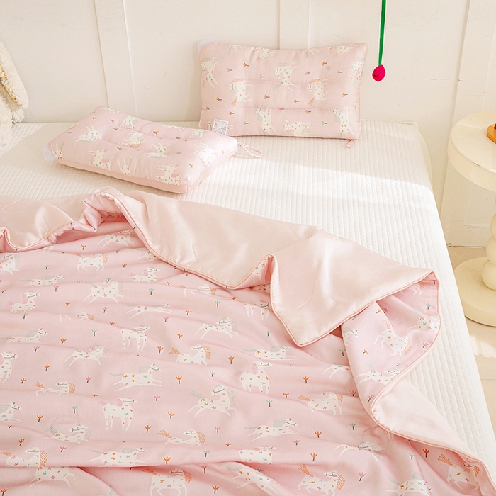 91家纺网 家纺一手货源 找家纺 十九色 2026春夏新款50莱赛尔卡通印花儿童夏被夏凉被空调被 星花小马