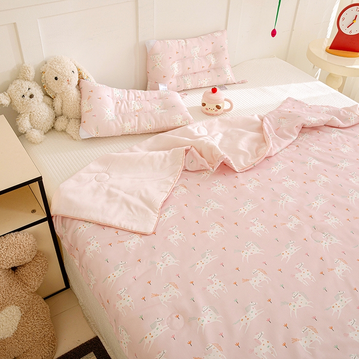 91家纺网 家纺一手货源 找家纺 十九色 2026春夏新款50莱赛尔卡通印花儿童夏被夏凉被空调被 星花小马