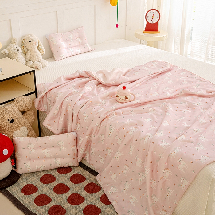 91家纺网 家纺一手货源 找家纺 十九色 2026春夏新款50莱赛尔卡通印花儿童夏被夏凉被空调被 星花小马