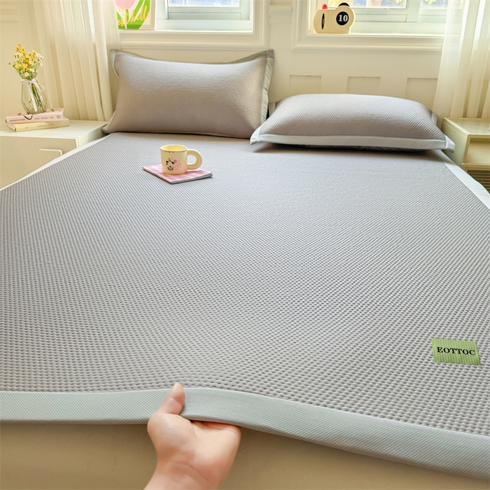 91家纺网 家纺一手货源 找家纺 （总）雯豆家纺 2026春夏新款凉感丝豆豆凉席席子三件套冰丝软席三明治款平铺席子