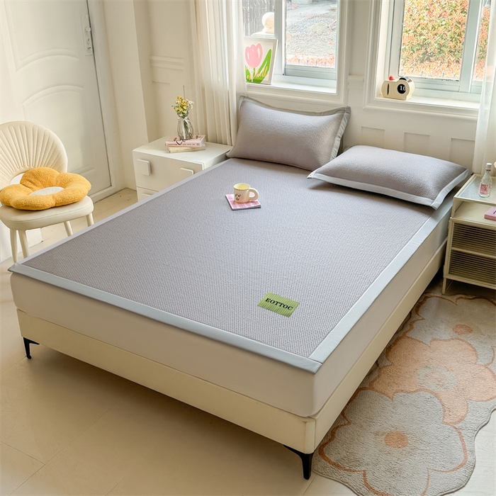 91家纺网 家纺一手货源 找家纺 （总）雯豆家纺 2026春夏新款凉感丝豆豆凉席席子三件套冰丝软席三明治款平铺席子