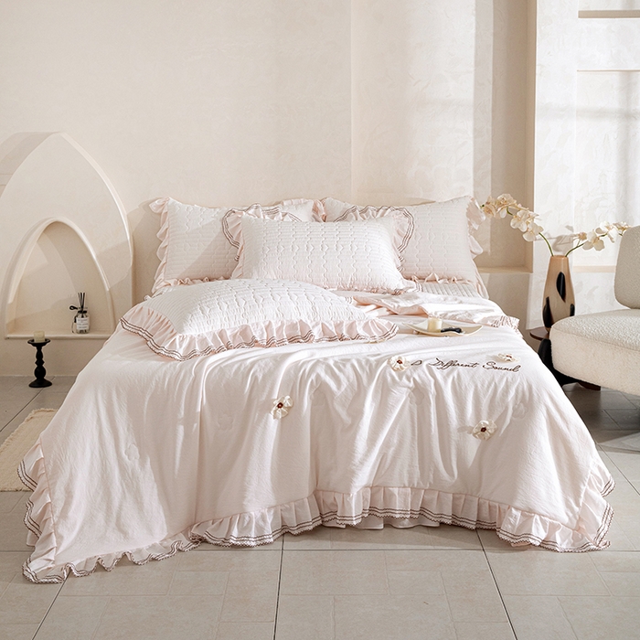 91家纺网 家纺一手货源 找家纺 红夫人 2026新款春夏韩版床盖款多功能夏被床盖四件套--花絮 淡粉