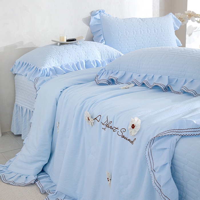 91家纺网 家纺一手货源 找家纺 红夫人 2026新款春夏韩版床盖款多功能夏被床盖四件套--花絮 天蓝