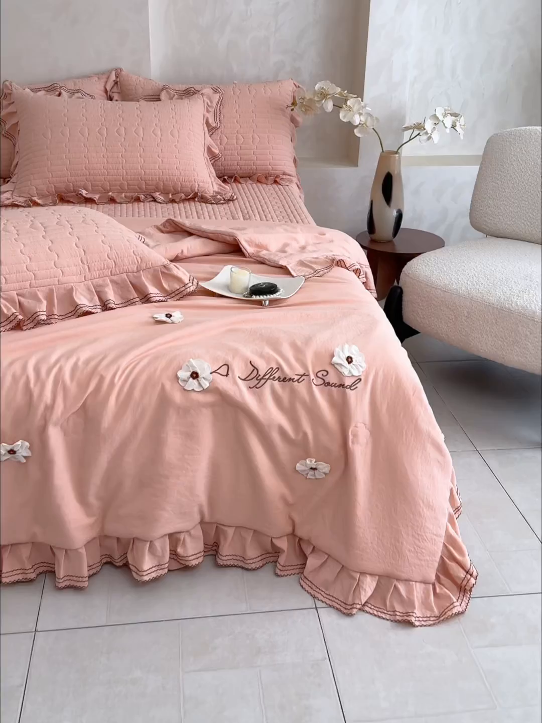 91家纺网 家纺一手货源 找家纺 红夫人 2026新款春夏韩版床盖款多功能夏被床盖四件套--花絮 奶桔色