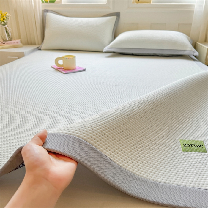 91家纺网 家纺一手货源 找家纺 （总）雯豆家纺 2026春夏新款凉感丝豆豆凉席席子三件套冰丝软席三明治款平铺席子