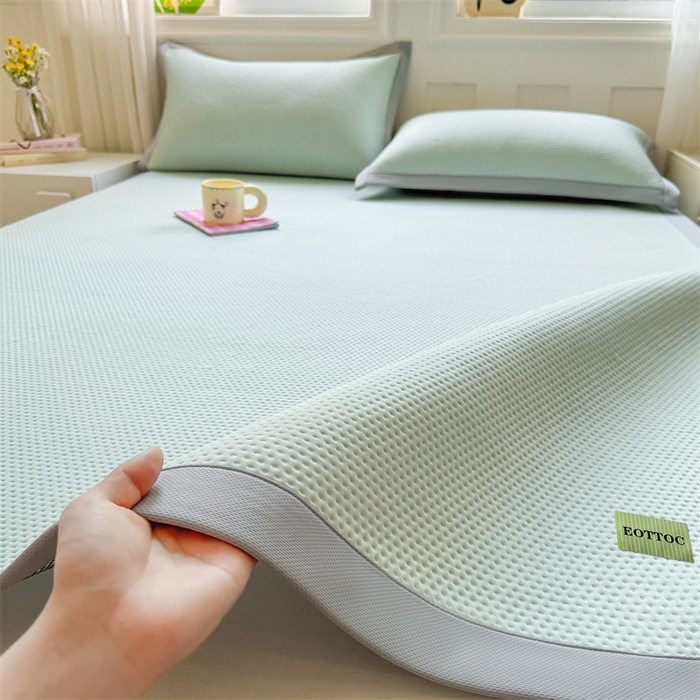 91家纺网 家纺一手货源 找家纺 （总）雯豆家纺 2026春夏新款凉感丝豆豆凉席席子三件套冰丝软席三明治款平铺席子