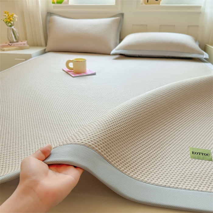 91家纺网 家纺一手货源 找家纺 （总）雯豆家纺 2026春夏新款凉感丝豆豆凉席席子三件套冰丝软席三明治款平铺席子